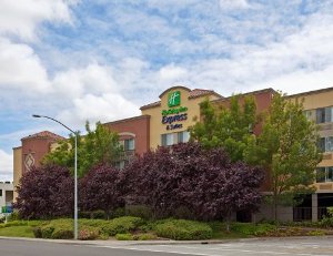 Holiday Inn Express Hotel & Suites BELMONT property photo