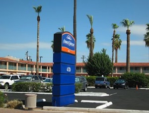 Howard Johnson Airport Downtown property photo